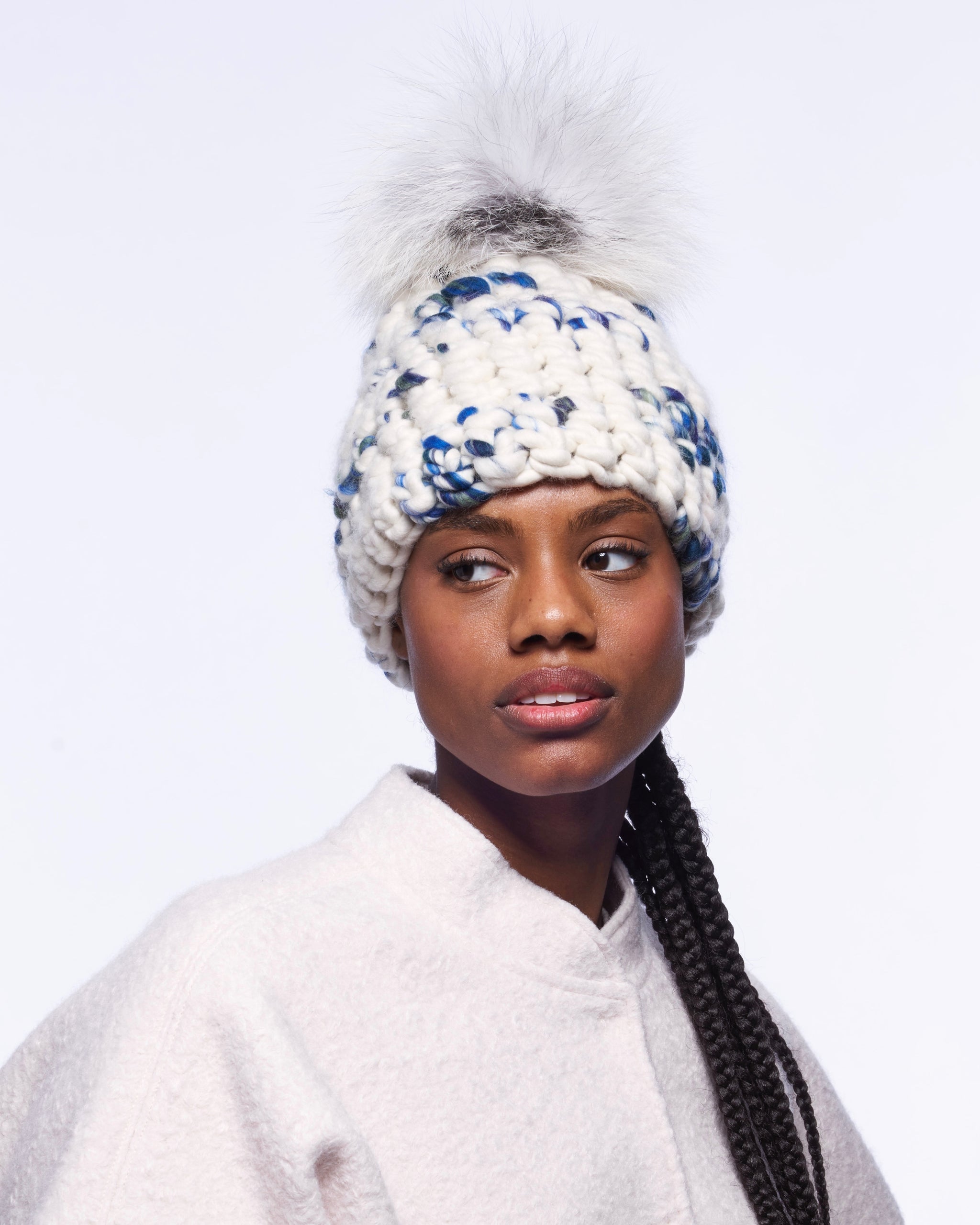 【みっちゃん】CASHMERE PON PON BEANIE SHOT_2_592_2048x.jpg?v=1691816939