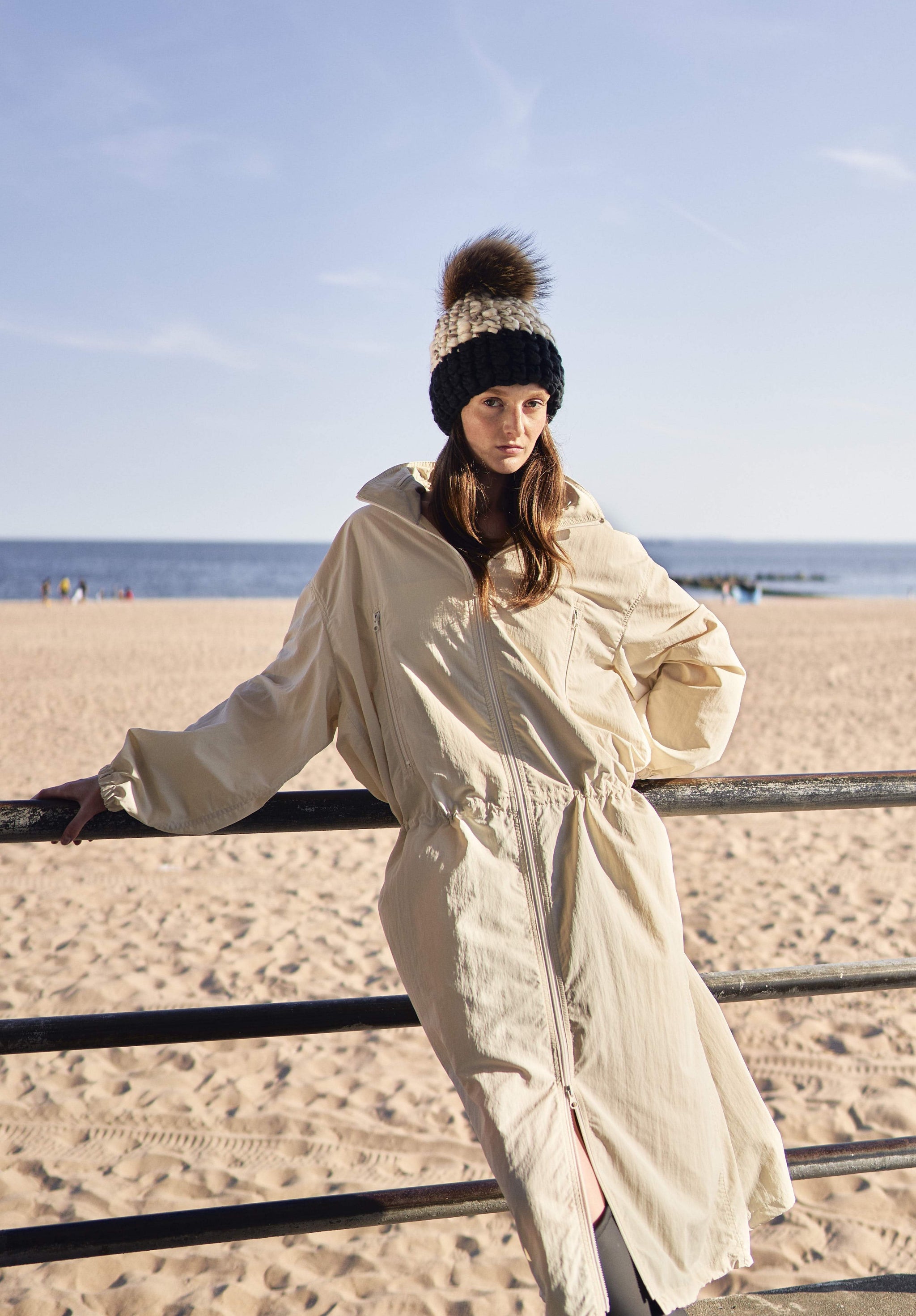 white/marble blend + gold sparkle | dark grey beanie color block +