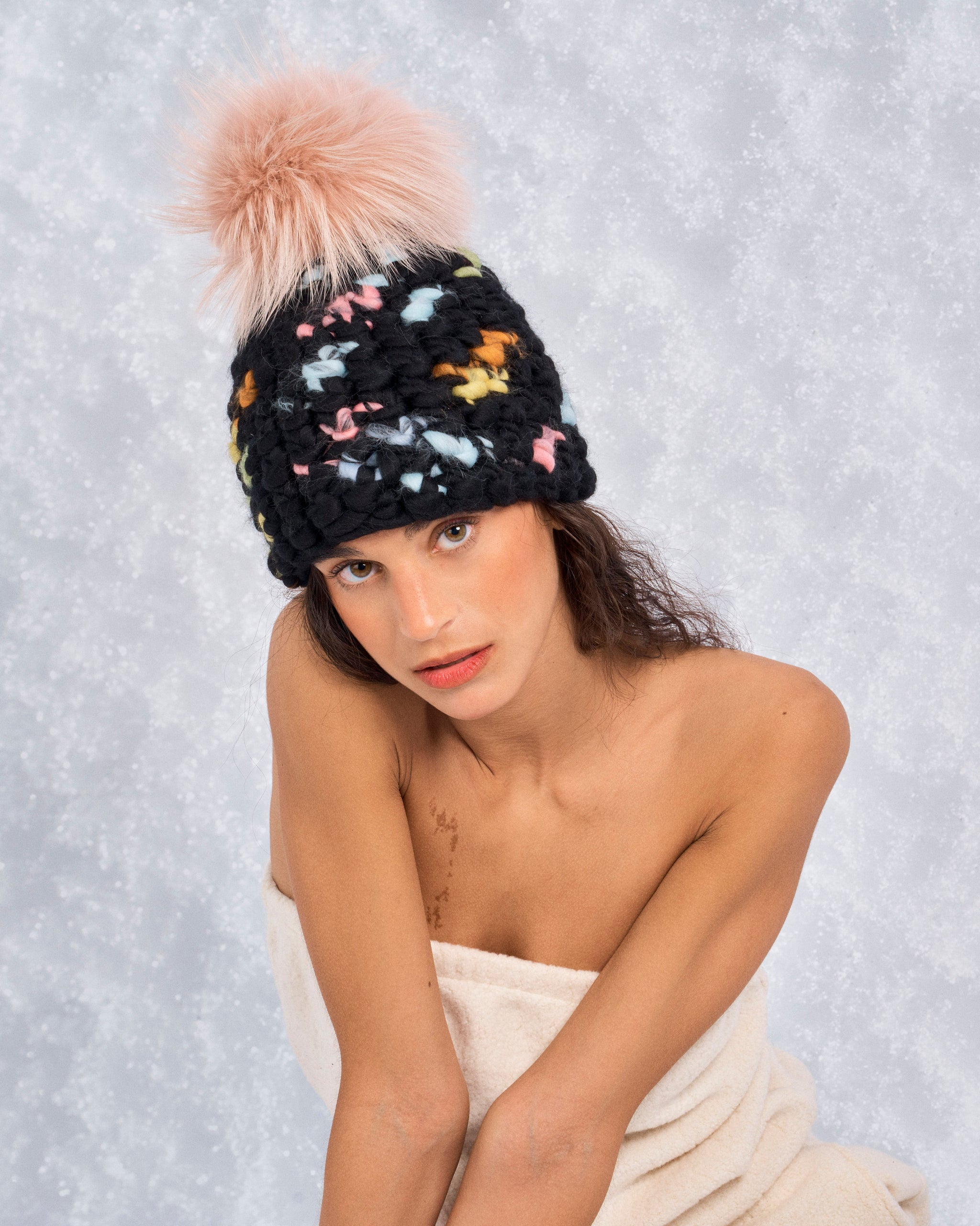 copenhagen beanie pomster + baby pink xl pom – Mischa Lampert display picture 2